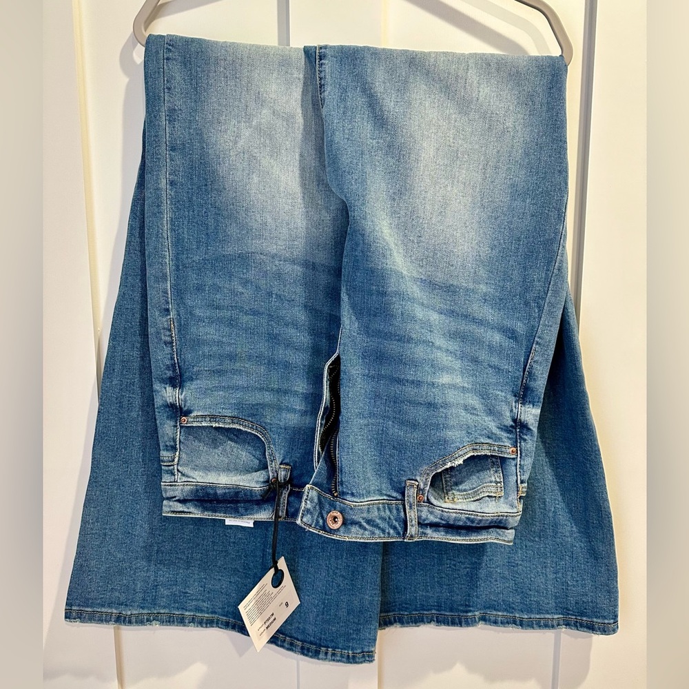 SPECIAL A NON DISTRESSED WIDE LEG JEANS